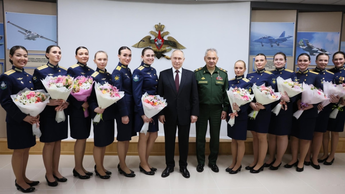 Putin, en la Escuela Superior de Aviación en Krasnodar.