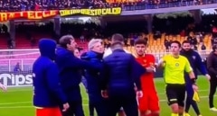 El cabezazo del entrenador del Lecce a un rival que le ha costado el puesto