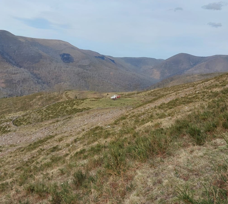 Muere un bombero tras desvanecerse en la extinción de un incendio en Cantabria