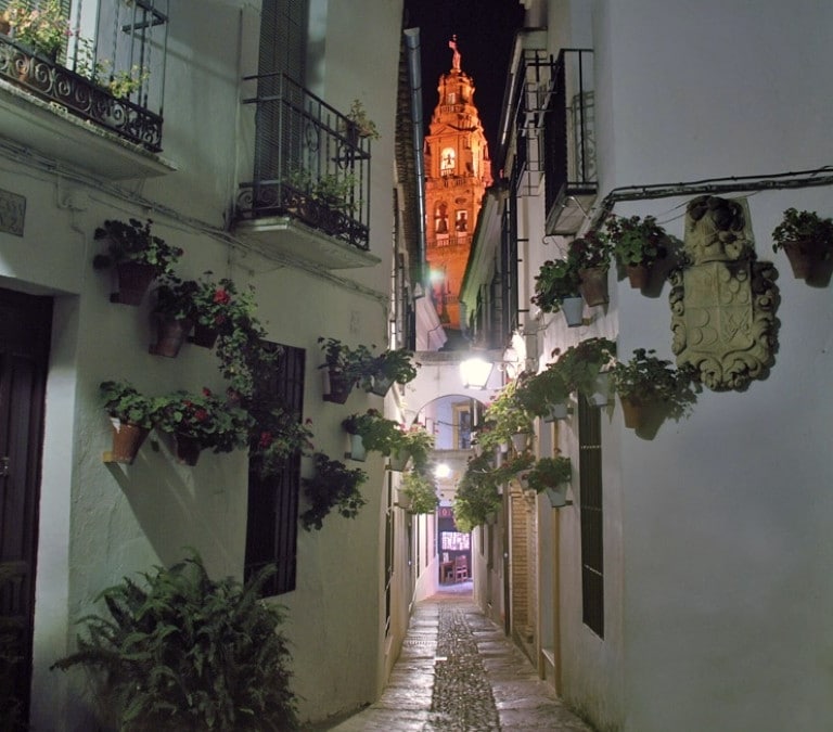 Descubre una de las calles más bonitas de Córdoba: la Calleja de las Flores
