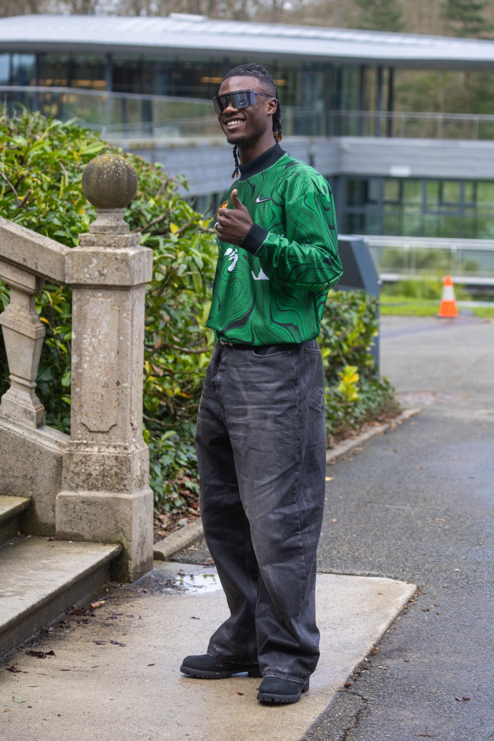 Eduardo Camavinga posa en su llegada a Clairefontaine