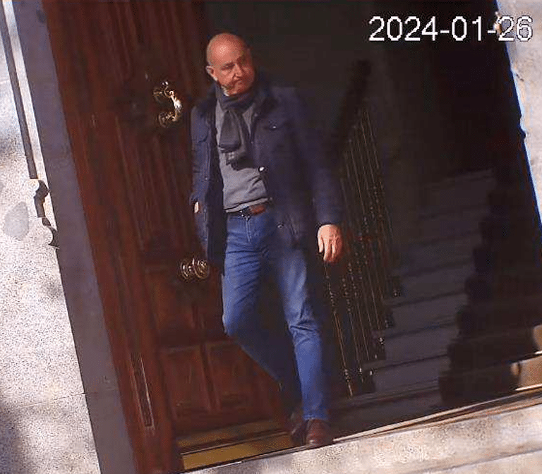 Defensa dio un contrato al cerebro de la 'trama Koldo' hace seis días en pleno escándalo