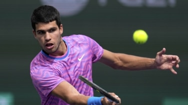 Alcaraz se impone a Marozsan y avanza firme a cuartos de Indian Wells