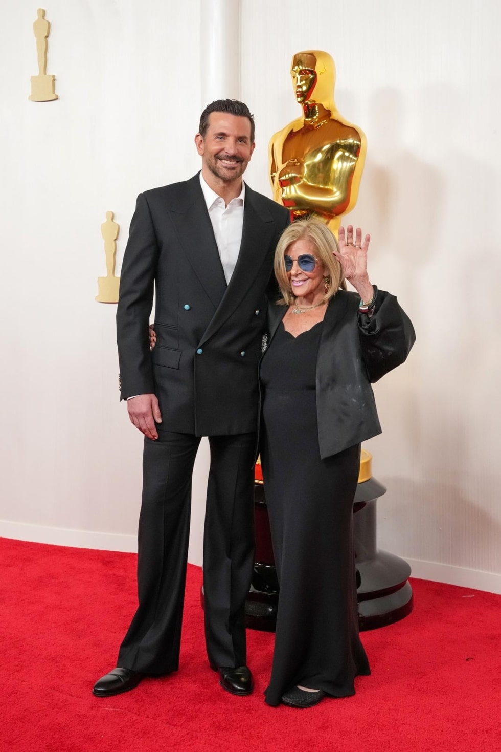 Bradley Cooper ha acudido a los Oscar con su madre, Gloria Campano, que ya la ha acompañado en otras ocasiones.