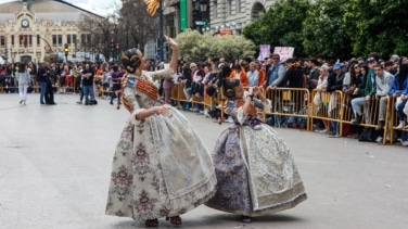 Las típicas costumbres valencianas que puedes hacer en  Fallas