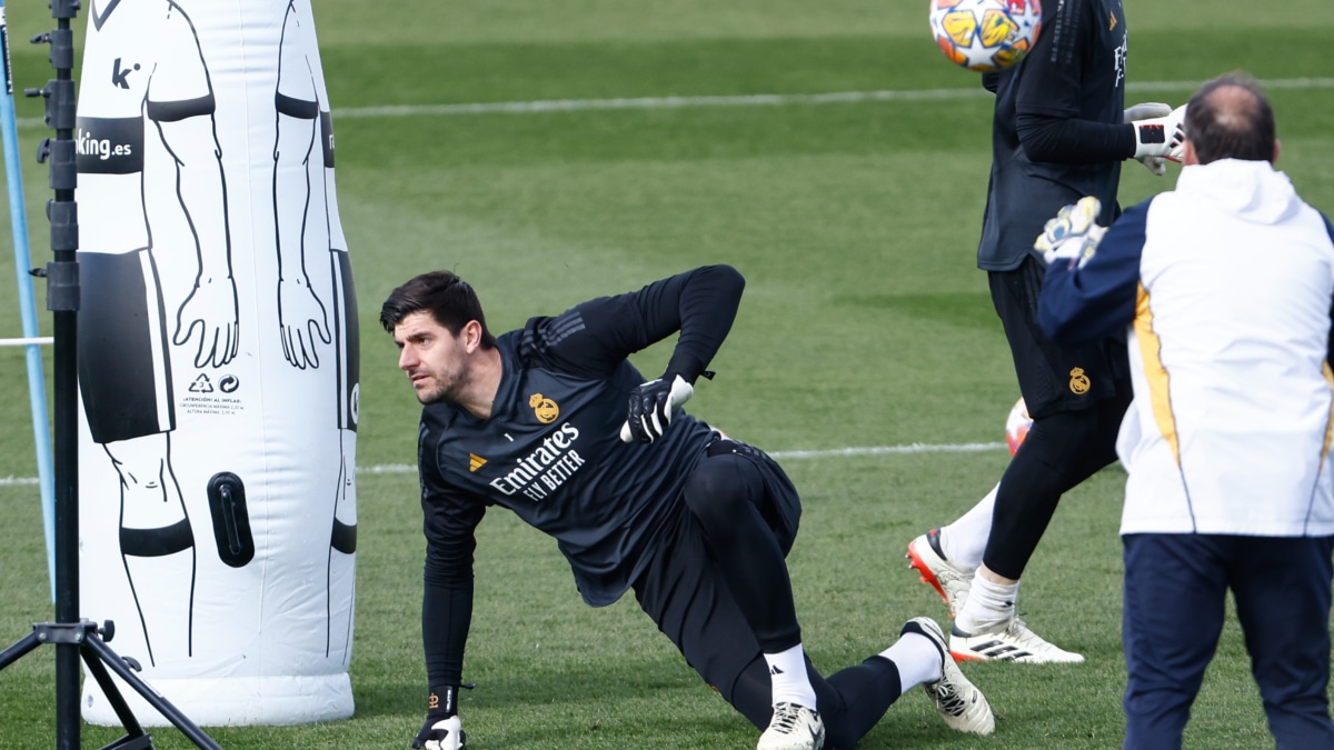 Thibaut Courtois durante un entrenamiento con el Real Madrid