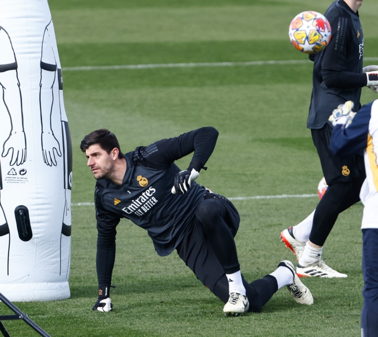 Courtois se retira llorando del entrenamiento con el menisco roto