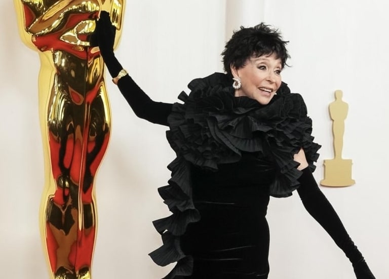 La pasarela de los Oscar: hombres descamisados, mujeres de negro y otras tendencias de premio