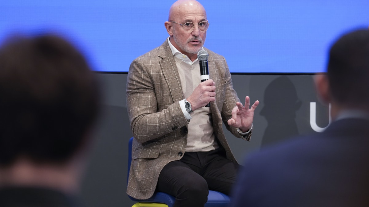 Luis de la Fuente, seleccionador español, interviene en el Foro EFE Sport Business Days en la sede de la Universidad Alfonso X El Sabio
