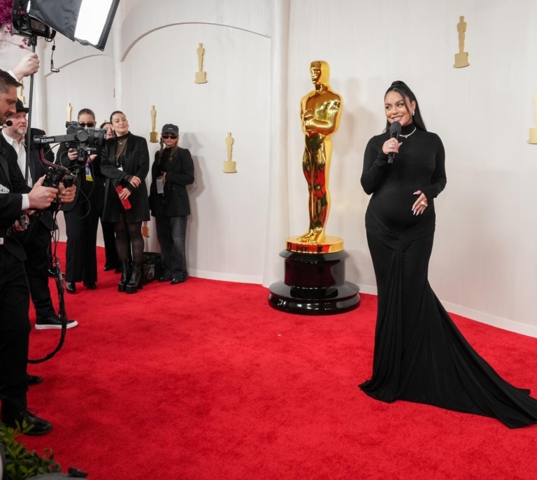 Un anuncio de embarazo, una caída, una pareja sorpresa... la alfombra roja de los Oscar