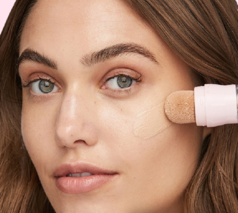 Ilumina y define tu rostro con el nuevo producto viral de Maybelline