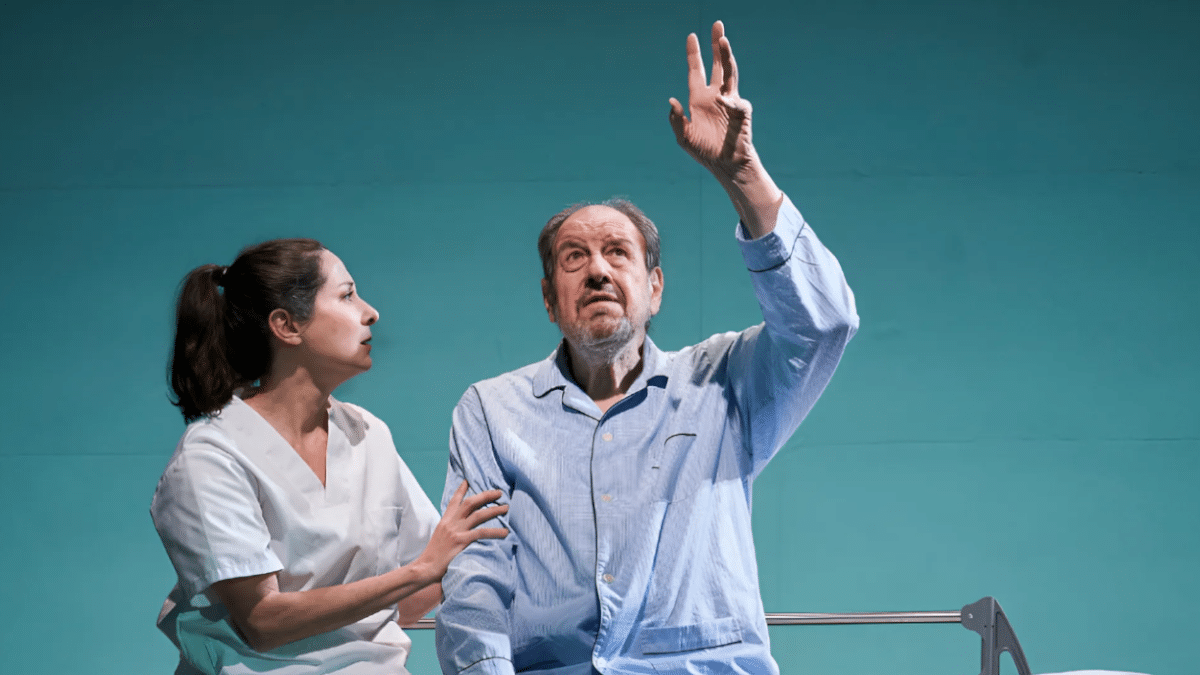 Elvira Cuadrupani y José María Pou en una escena de 'El Padre'.