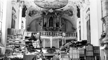 El saqueo nazi de libros, un misterio de 'Tinta y fuego'