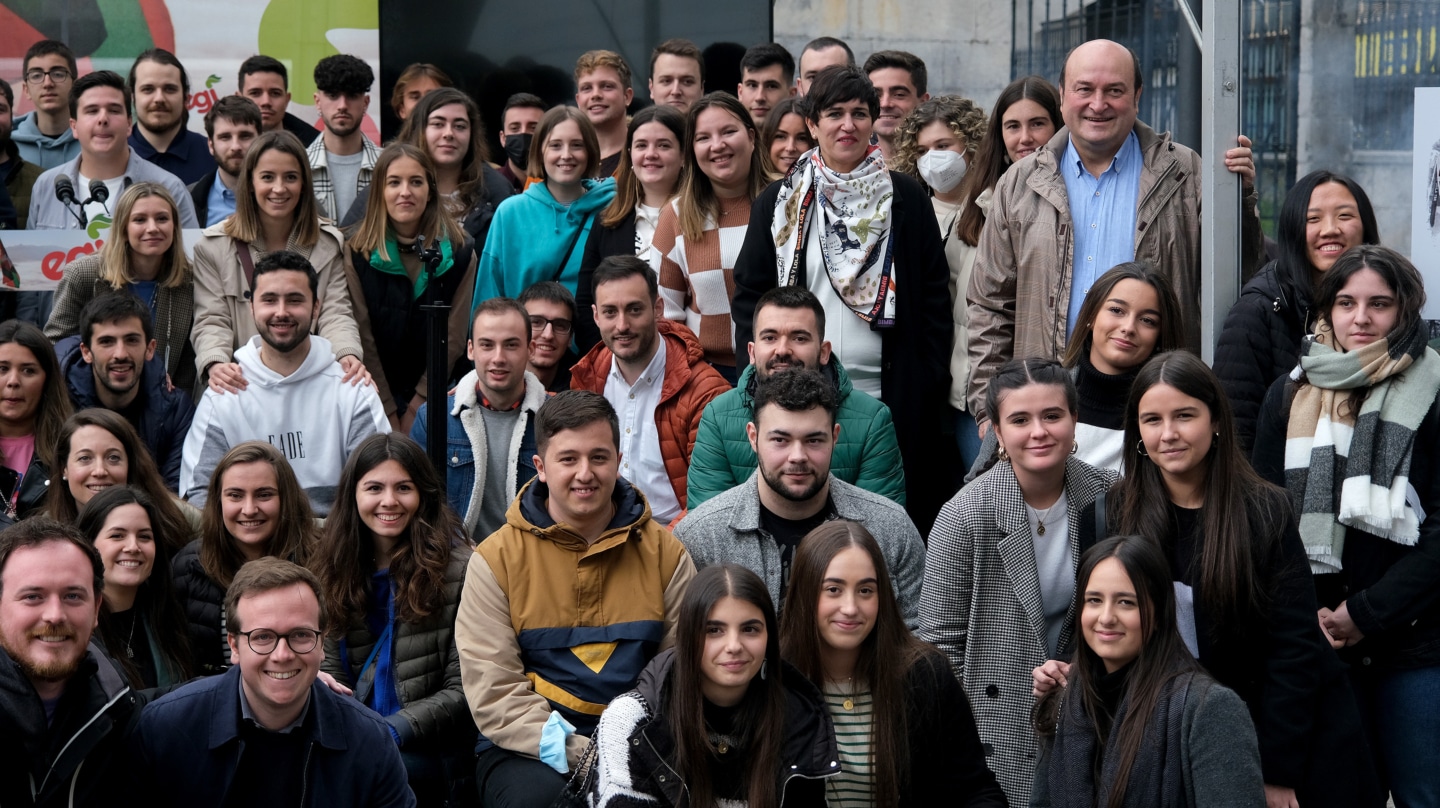 El voto joven, el desmovilizado nicho que PNV y Bildu necesitarán el 21-A