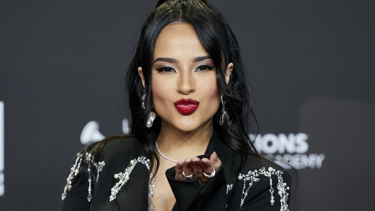 La cantante estadounidense, Becky G, posa en el photocall del concierto acústico de los Latin Grammy.