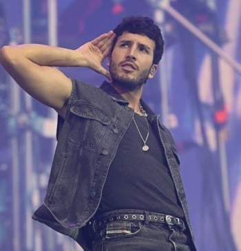 Sebastián Yatra responde a los rumores de relación con Lola Índigo: "Amiga, [...]