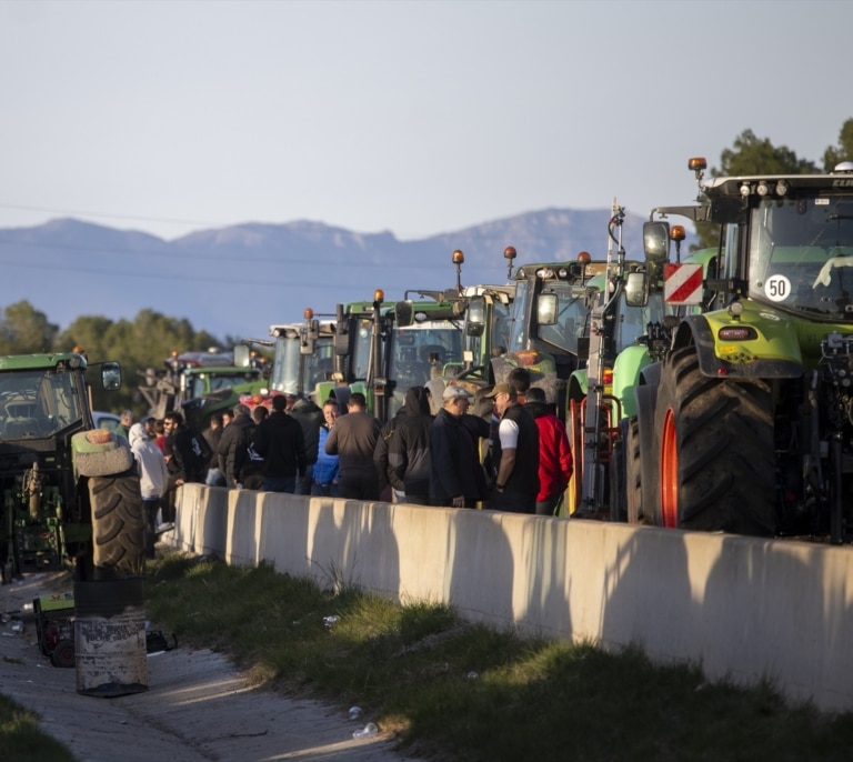 Varios guardias civiles heridos en una protesta de agricultores en la A-6 en Zamora