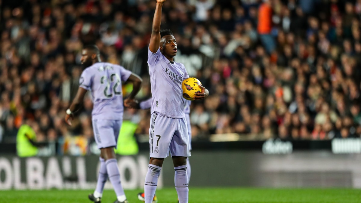 Vinícius celebra un gol en Mestalla