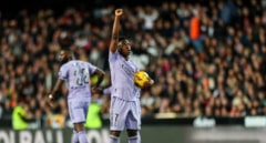 Vinícius se regodea en Mestalla (2-2): goles, provocaciones y lluvia de insultos con polémica incluida