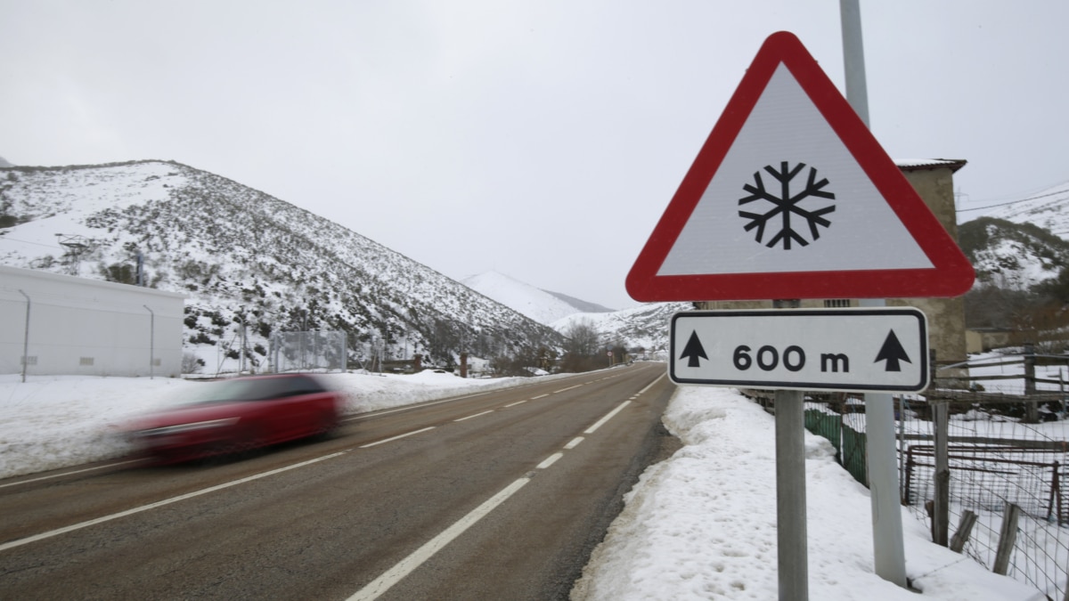 La borrasca Nelson deja inundaciones en Sevilla y una treintena de carreteras afectadas por la nieve