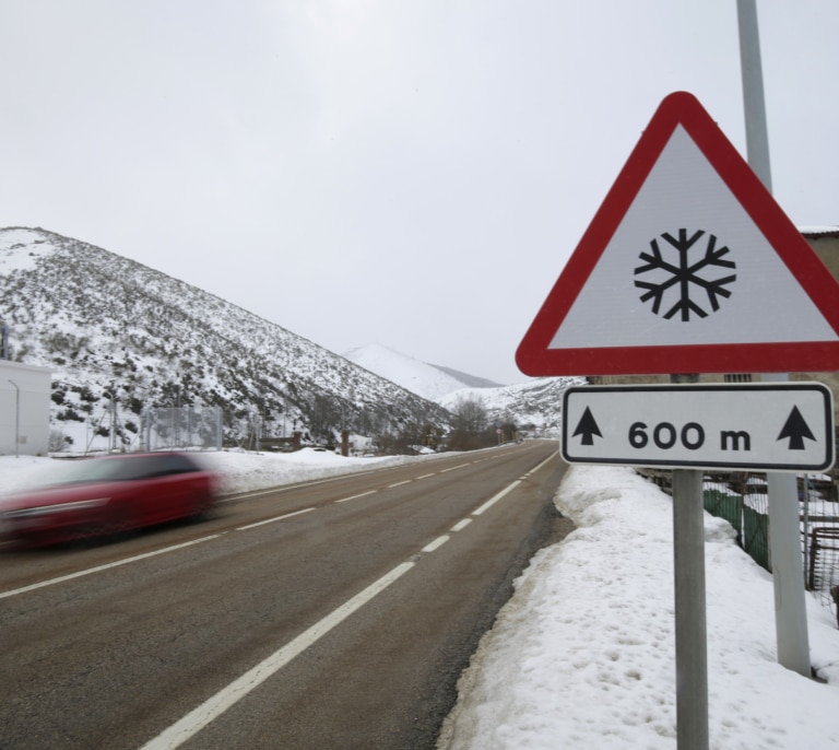 La borrasca Nelson deja inundaciones en Sevilla y una treintena de carreteras afectadas por la nieve