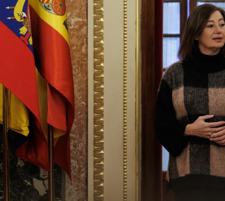 Armengol aguanta la presión con el sostén de Ferraz y su equipo la defiende: “Nos fiamos de Transportes”