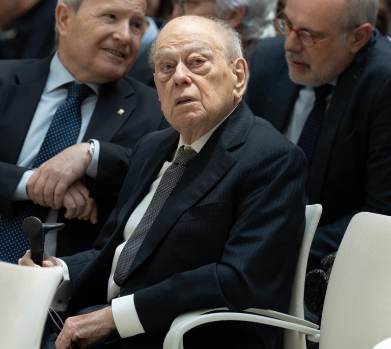 Jordi Pujol, hospitalizado por una neumonía, permanecerá varios días ingresado