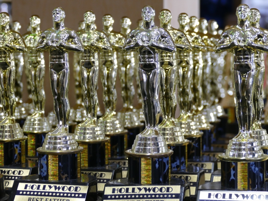 Una tienda de souvenirs vende Oscars en Hollywood.