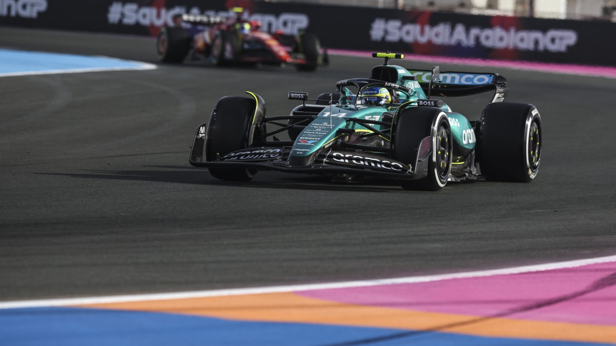 Fernando Alonso con su Aston Martin en el GP de Arabia Saudí