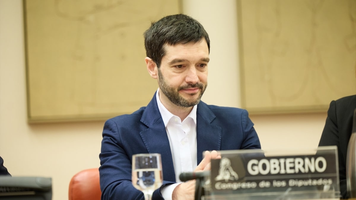 El ministro Pablo Bustinduy, en el Congreso.