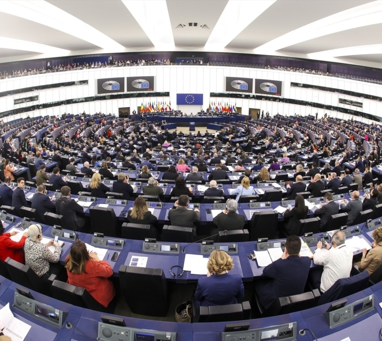 El Parlamento Europeo aprueba la primera ley de inteligencia artificial del mundo