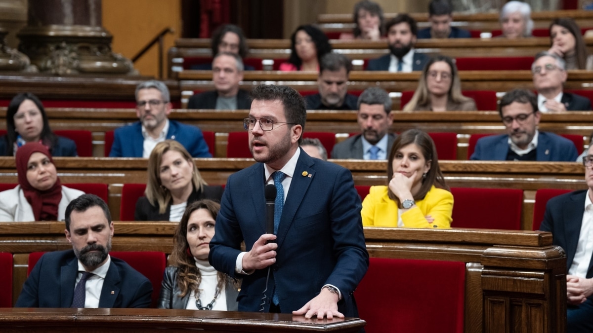 Aragonés interviene en el Parlament.