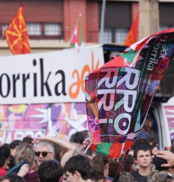 La 'guerra lingüística' por la exigencia de euskera enfrenta a CCOO con [...]