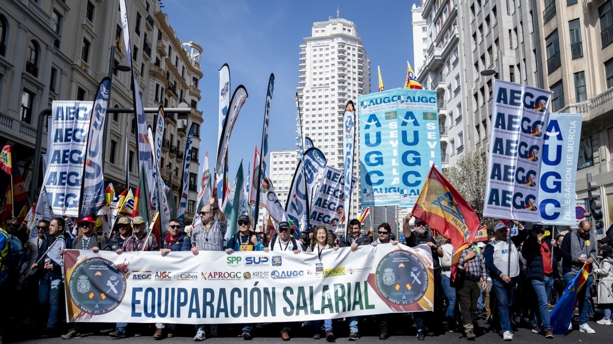 Manifestación de policías y guardias civiles en Madrid.