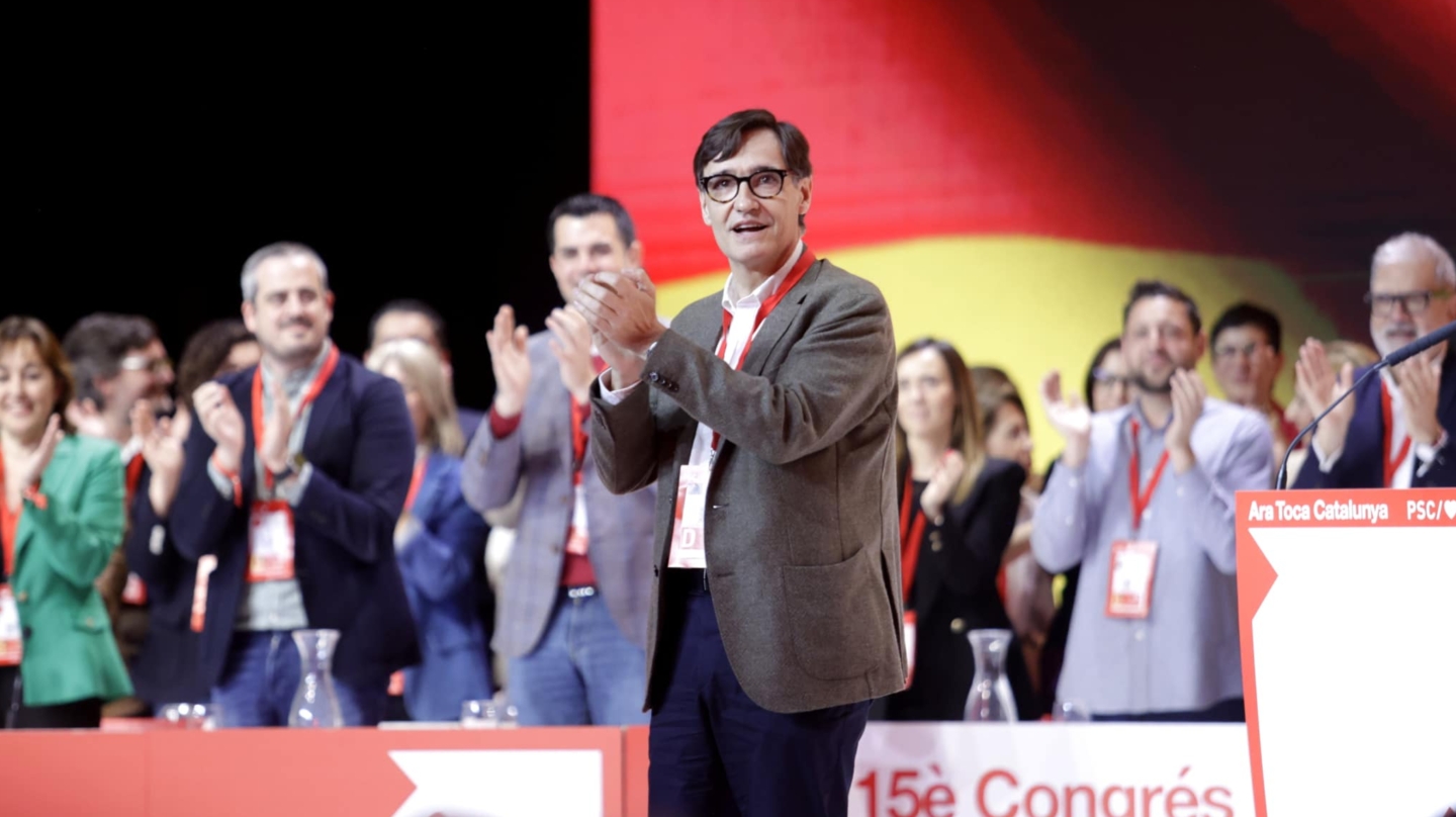 El primer secretario del PSC, Salvador Illa, durante el acto de clausura del 15º Congreso del PSC, en el Palacio de Congresos de Cataluña, a 17 de marzo de 2024, en Barcelona, Catalunya (España). El 15º Congreso del PSC se celebra desde el pasado viernes 15 de marzo hasta hoy, y durante su transcurso se ha ratificado a Salvador Illa como primer secretario del PSC. El encuentro cuenta con la participación de 1.300 delegados y militantes del PSC, y alrededor de 700 observadores e invitados. 17 MARZO 2024;CONGRESO;PSC;PSOE;POLÍTICA;ENCUENTRO;PARTIDO;IZQUIERDA;ELECCIONES;CATALANAS Kike Rincón / Europa Press 17/3/2024