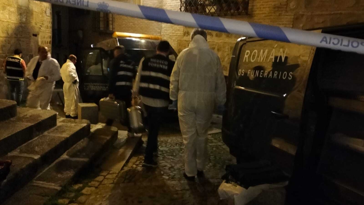 Agentes de la Policía Nacional trabajando en el lugar de los hechos.