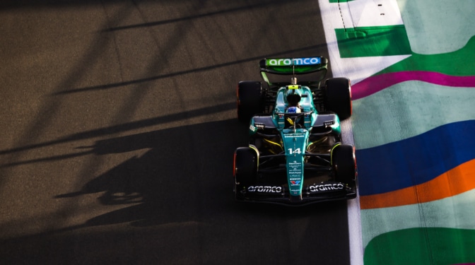 Alonso sueña en Arabia Saudí tras liderar los libres