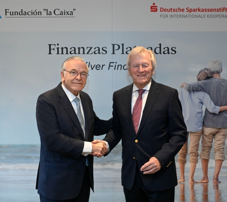 La Fundación "la Caixa" se alía con las cajas alemanas para impulsar la inclusión financiera de personas mayores en América Latina