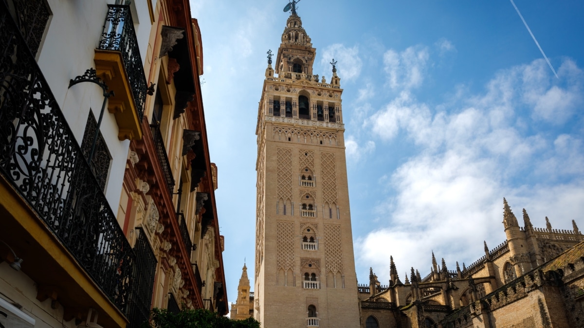 Vista de la fachada norte de la Giralda de Sevilla