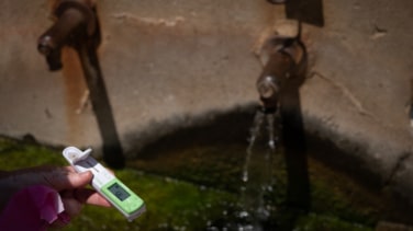 El problema de España con el agua contaminada por nitratos: "Hay gente que la está bebiendo"