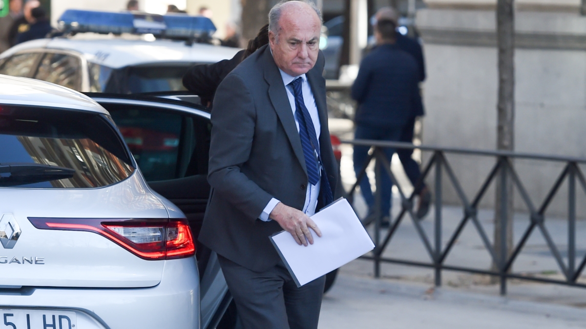 El juez Manuel García Castellón sale de un vehículo para entrar en la Audiencia Nacional