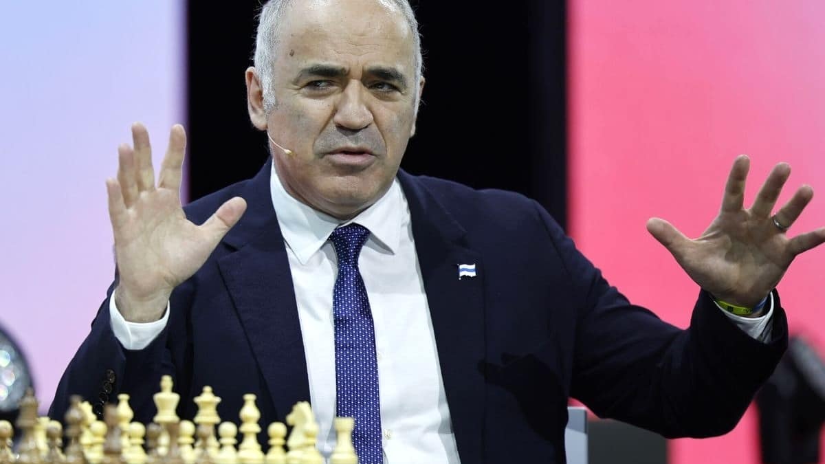 Garry Kasparov durante un congreso