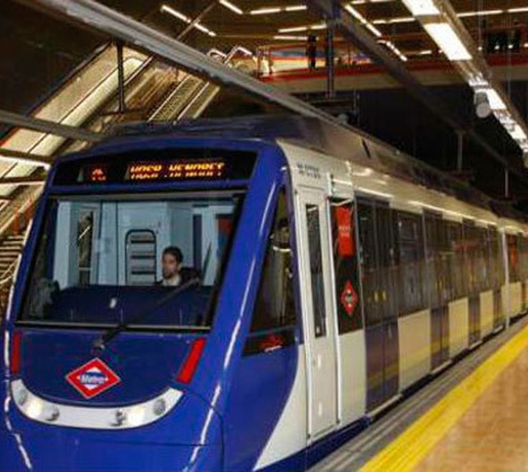 Muere un joven de 19 años tras caer en el hueco entre coche y andén en el Metro de Madrid