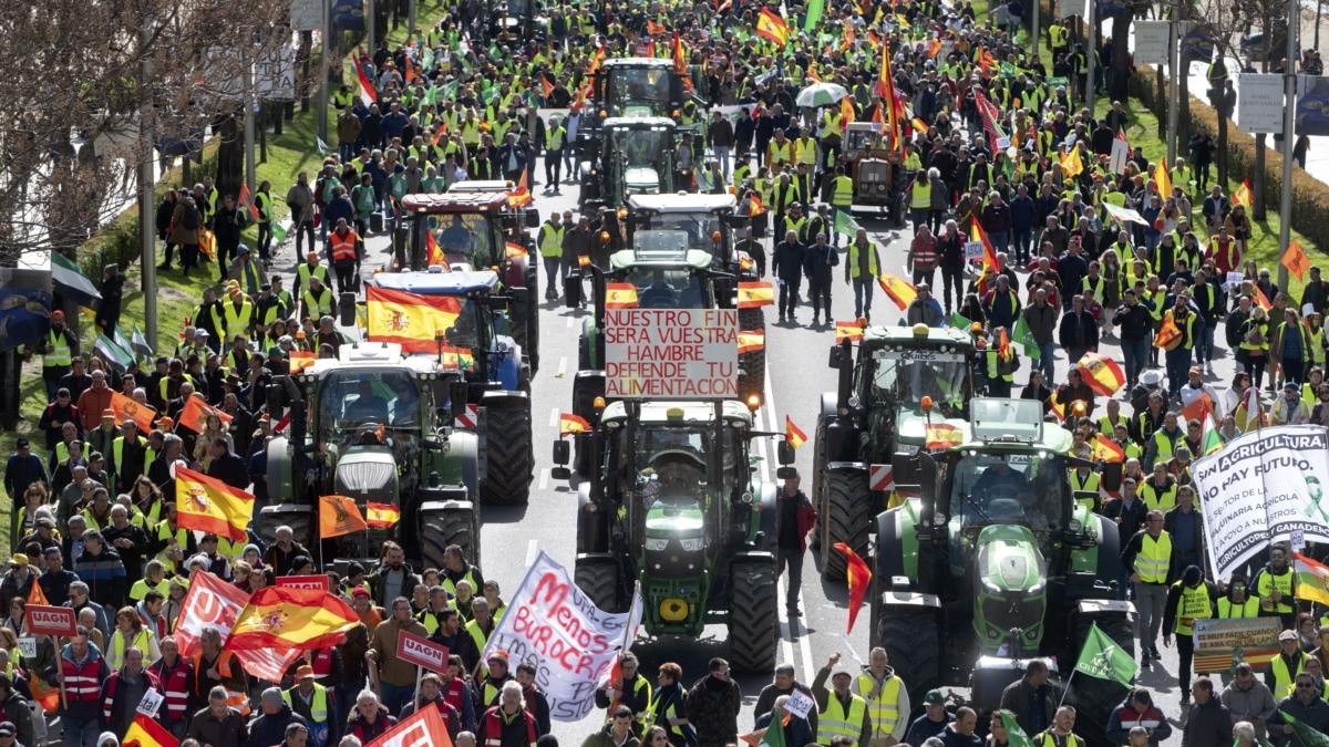 La manifestación de agricultores y tractores en el Paseo de la Castellana