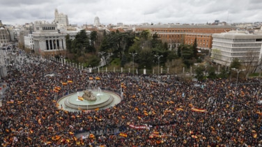 Miles de personas se manifiestan contra la Amnistía en Cibeles: "Sánchez traidor"