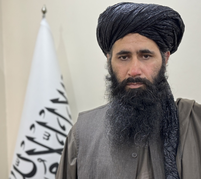 Té con un talibán: “Dios no creó a la mujer para ser igual al hombre”