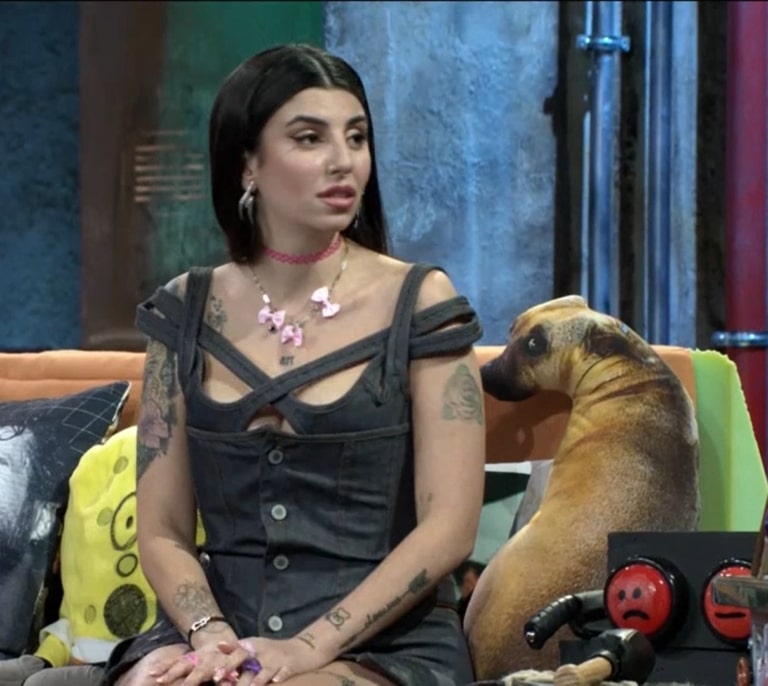 Naiara responde a las preguntas de sexo en el último mes y dinero en 'La Resistencia'