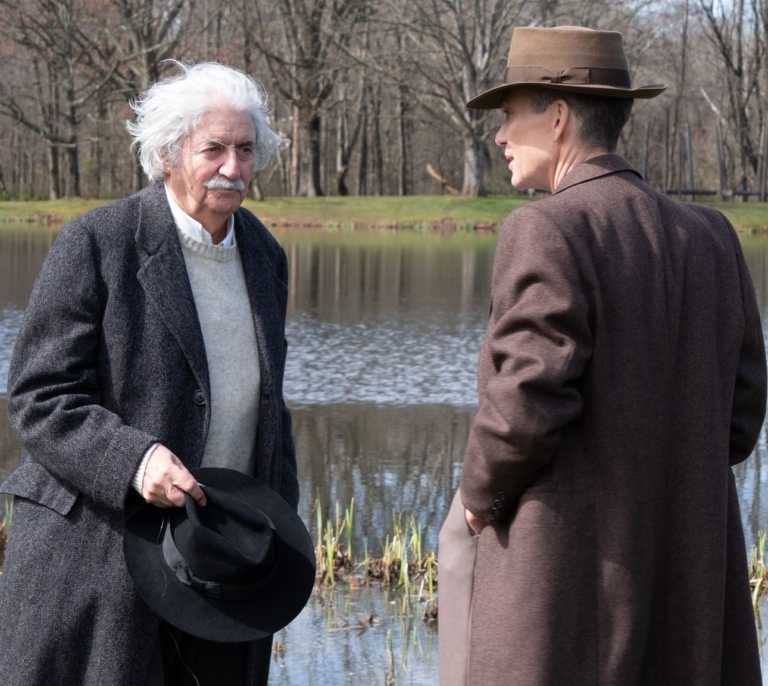 'Oppenheimer' no se entiende sin Albert Einstein ni Bertrand Russell