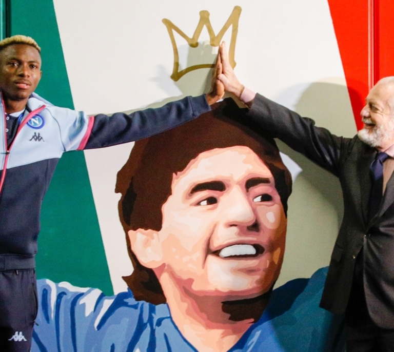 Una prima millonaria, un premio Mundial y el sueño de un cineasta rico: el Nápoles cerca al Barça