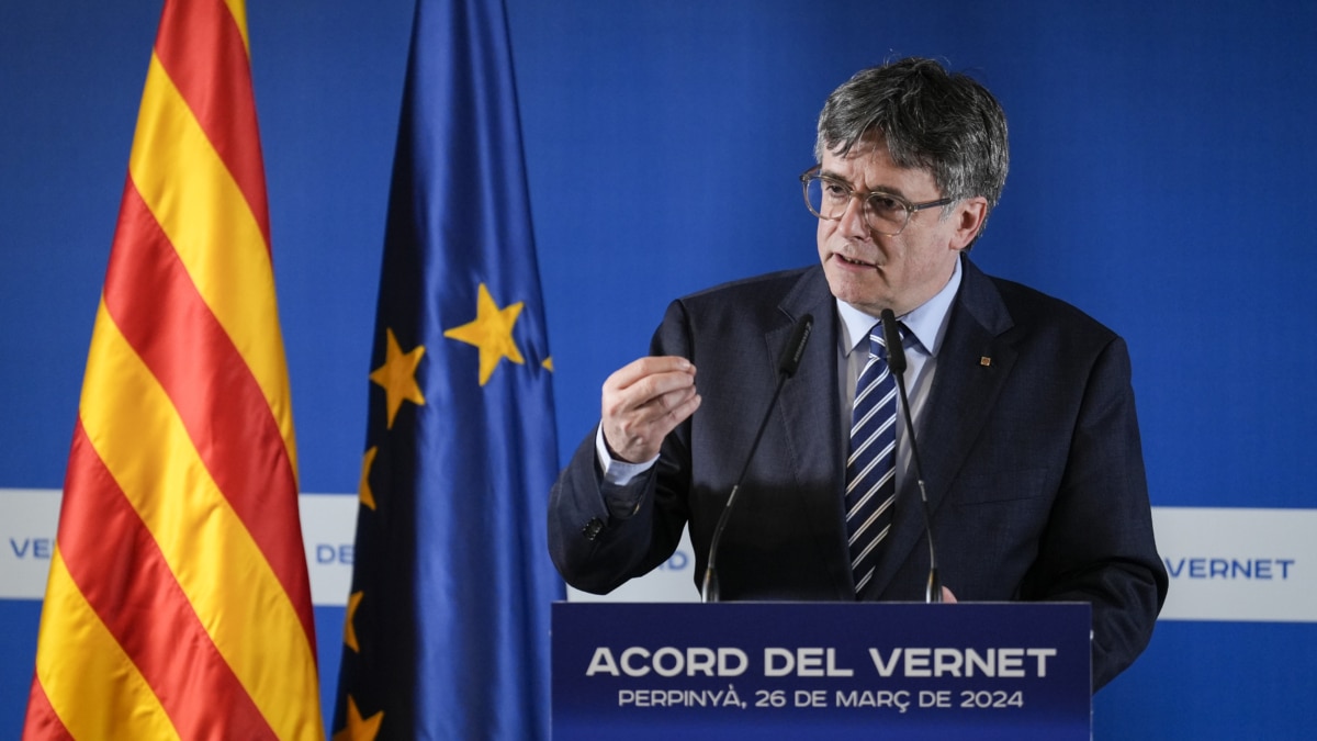 El expresidente de la Generalitat Carles Puigdemont interviene tras el acto de firma del acuerdo de Junts per Catalunya con Joventut Republicana,